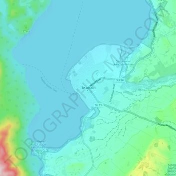 Te Anauの地形図、標高、地勢