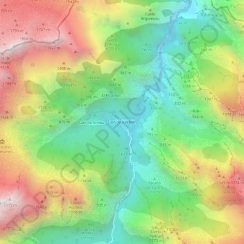 Caín de Valdeonの地形図、標高、地勢