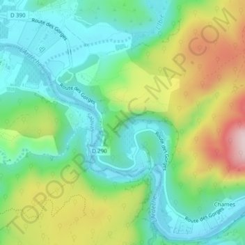 Grotte Chauvetの地形図、標高、地勢
