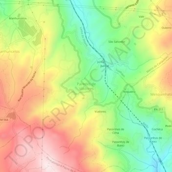 Paredes de Viadoresの地形図、標高、地勢