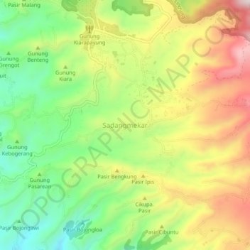 Sadangmekarの地形図、標高、地勢