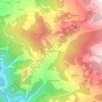 Castelcanafuroneの地形図、標高、地勢