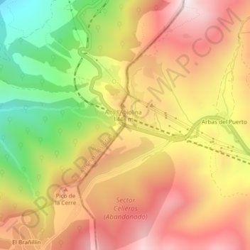 Puerto de Pajaresの地形図、標高、地勢